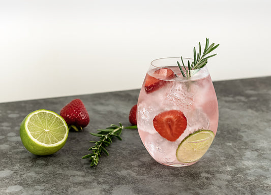 Strawberry and rosemary gin&tonic