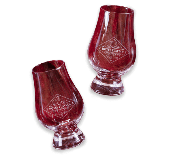 <p><strong>2 </strong>collectible <strong>Glencairn tasting glasses</strong> for sharing</p>